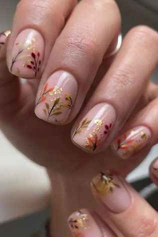 Classic Autumn Leaves | Thanksgiving Nail Art Ideas