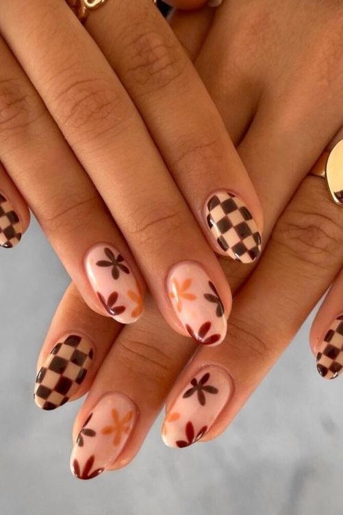 Checkered Thanksgiving Nail Art Ideas