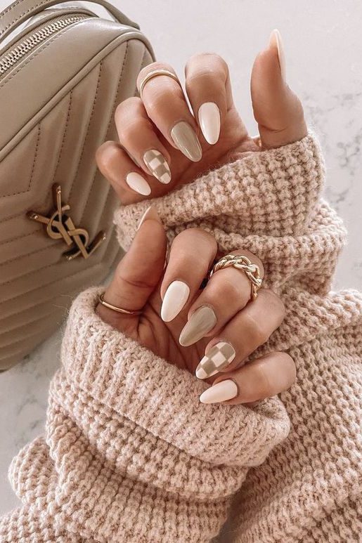 Checkered Thanksgiving Nail Art Ideas