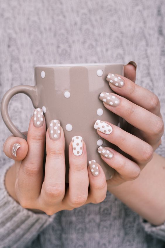 Polka Dot Thanksgiving Nail Art Ideas