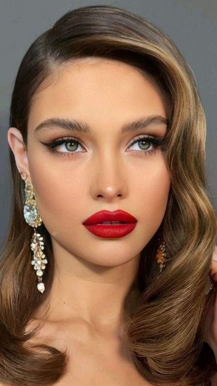 Glamorous Bridal Makeup Style