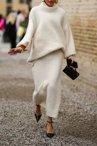 Cashmere Sweater and Wool Skirt outfit | Old Money Winter Outfits