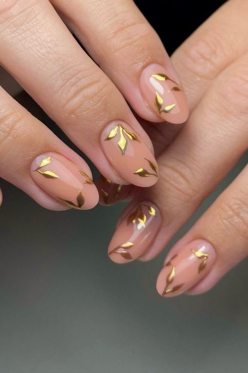 Golden Leaf Accents Chic November Nails