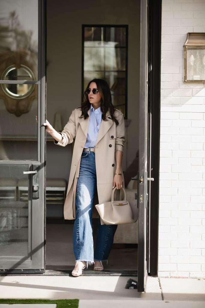 Trench Coat and Mom Jeans Outfit Idea