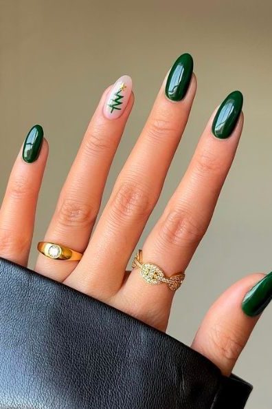 Christmas-Themed Nail Art