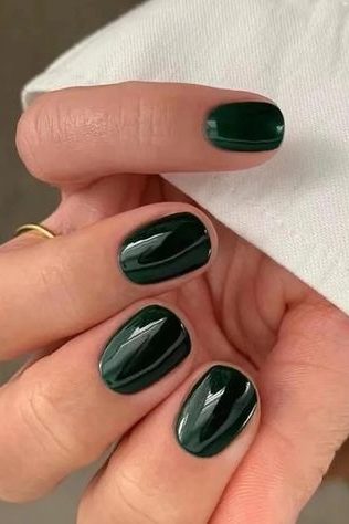 Emerald Green manicure