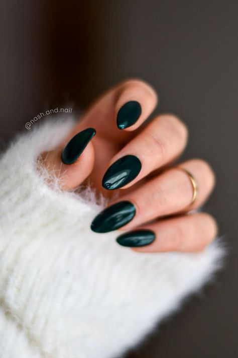 Emerald Green nail inspo