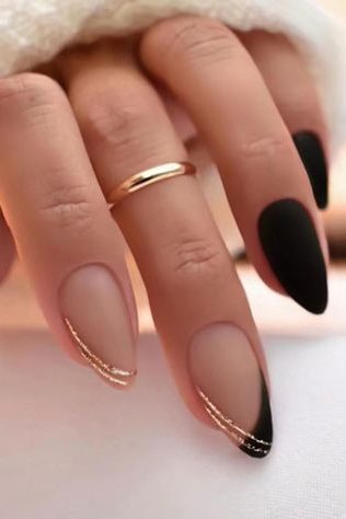 black and gold New Years Eve Nails