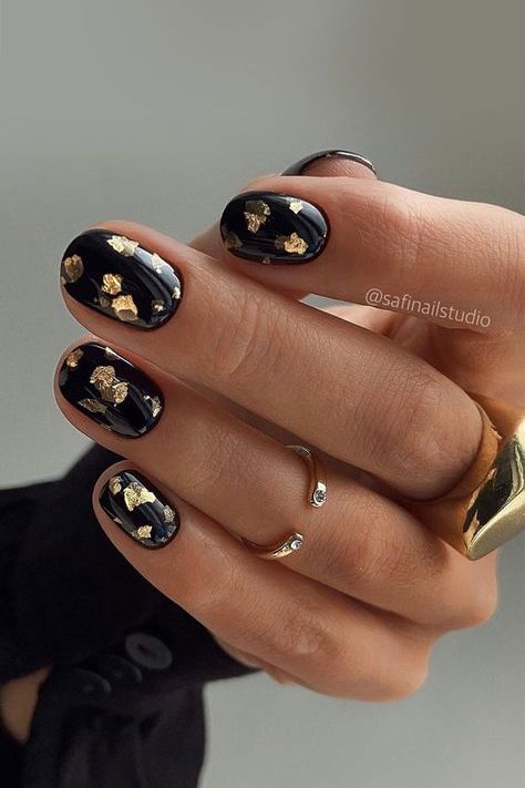 black and gold New Years Eve Nails