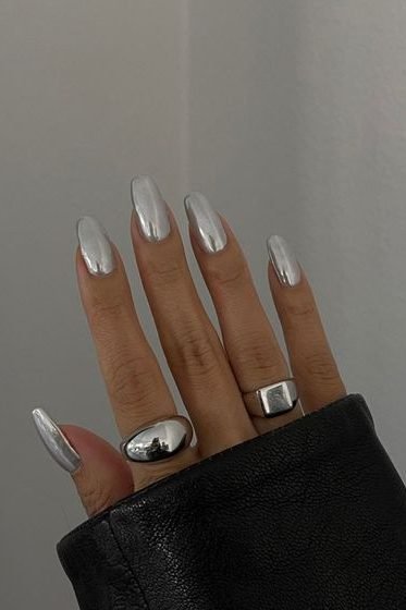 Metallic Silver Winter Nail Trends