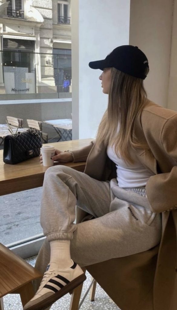Joggers travel Outfits