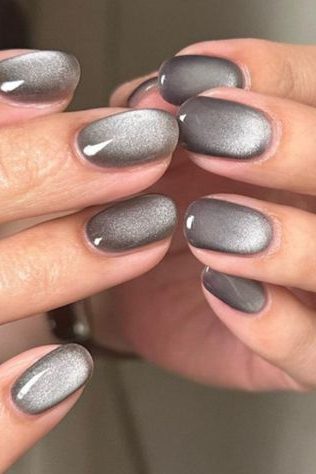 Gray Cat Eye manicure