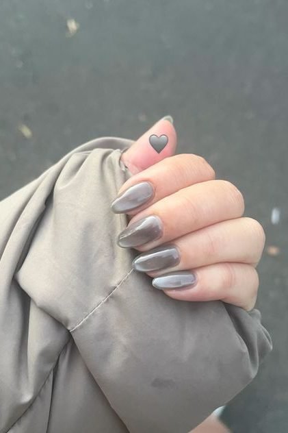 Gunmetal Gray Cat Eye Nails