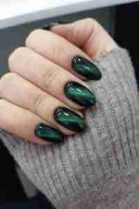 Cat Eye Nails: Ultimate Luxurious Nail Trend for an Elegant Look