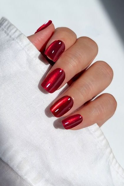 chic red Cat eye Nails