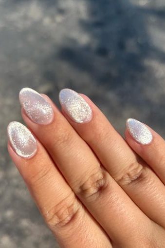 Classic White Cat Eye Nails