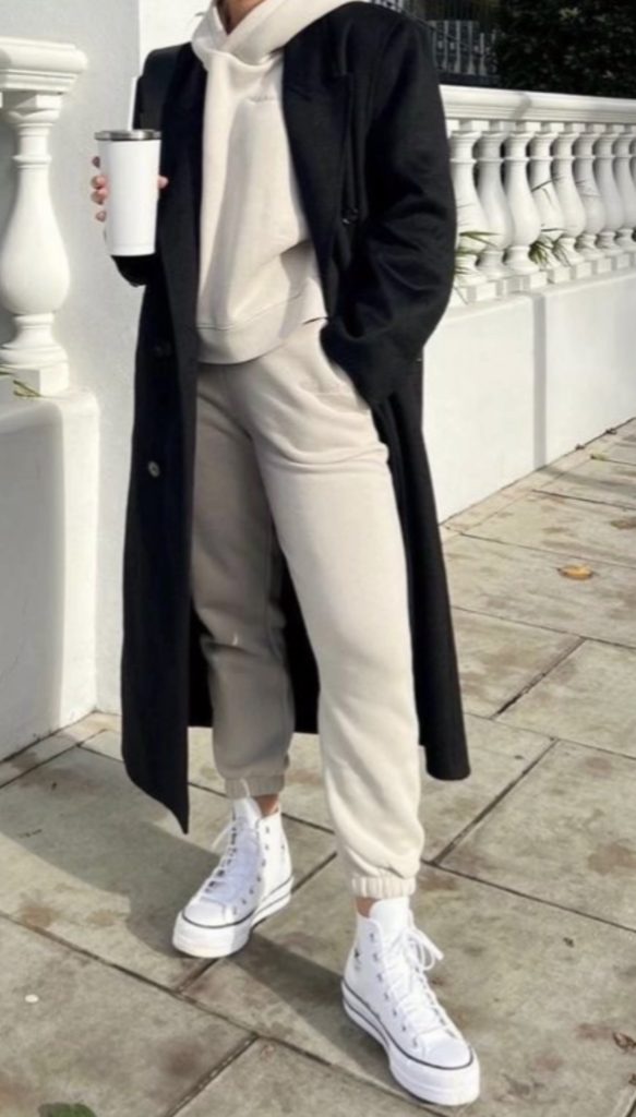 Sweat Set Winter Airport Outfit Ideas