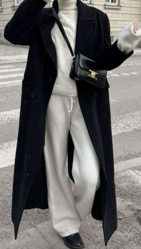 Sweat Set Winter Airport Outfit Ideas