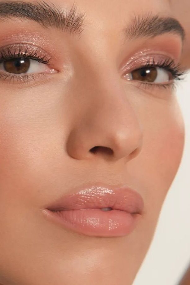 Neutral Eyeshadow Looks: closer look of Peachy Neutral Wash