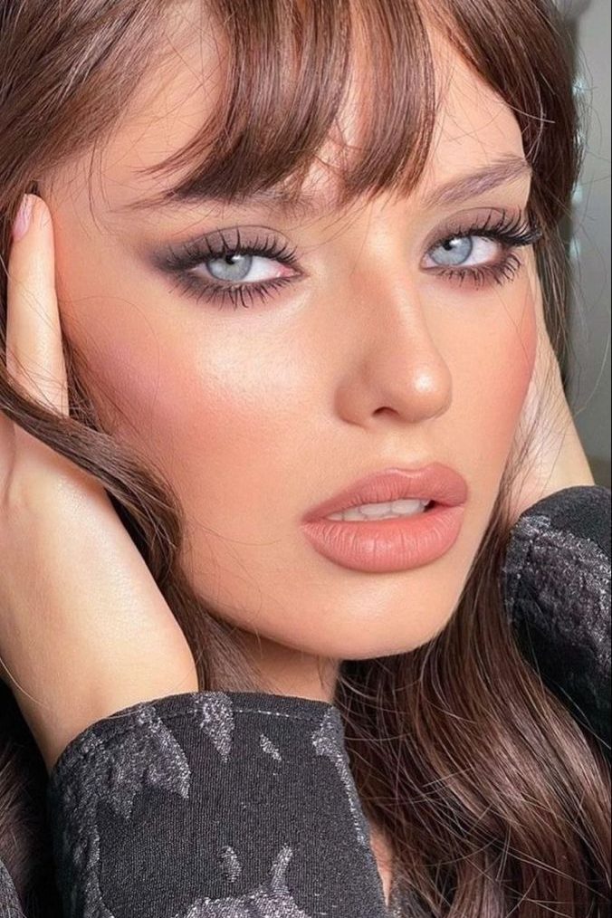 Neutral Eyeshadow Looks: closer of Taupe Matte Moment 