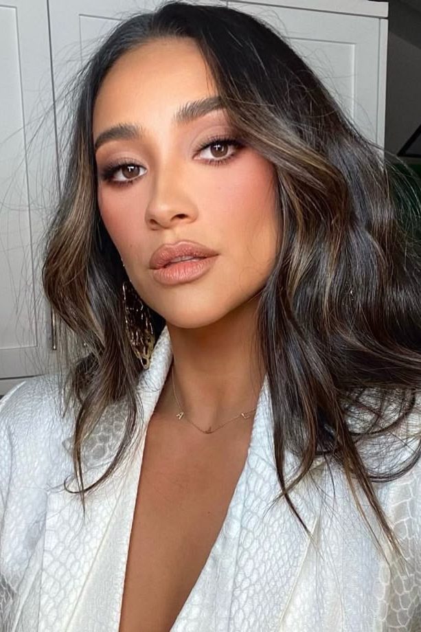 Neutral Eyeshadow Looks: Taupe Matte Moment closer look 