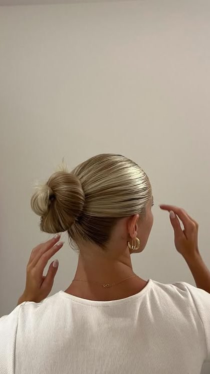 thick hair bun