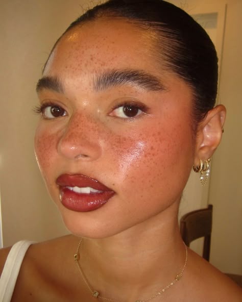 Strawberry skin makeup