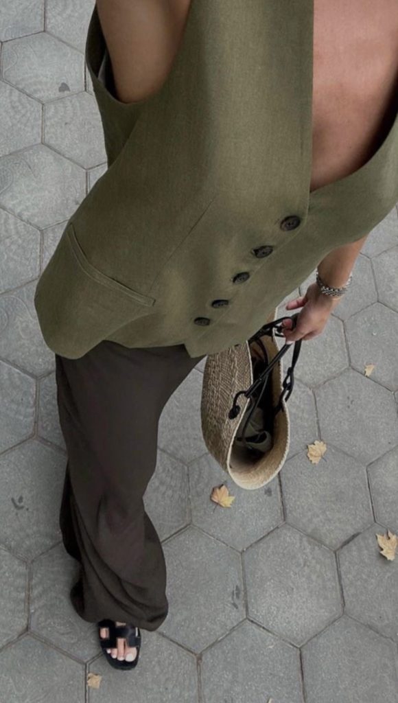Pinterest Worthy Spring Weekend Outfits - moss green vest 