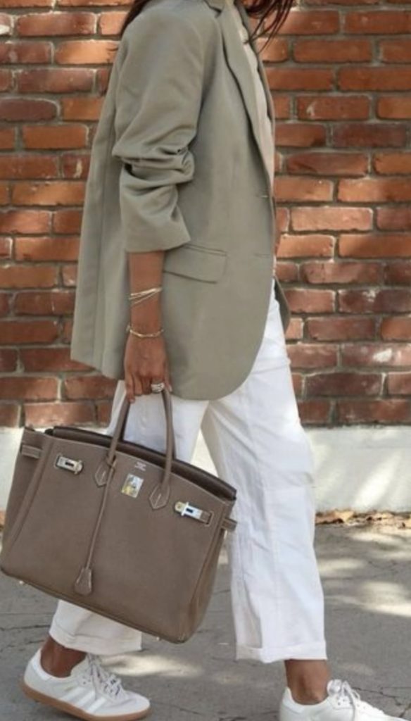 Pinterest Worthy Spring Weekend Outfits - white pants and coat