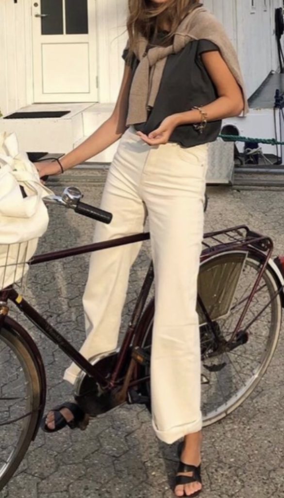 Pinterest Worthy Spring Weekend Outfits - white pants and grey top