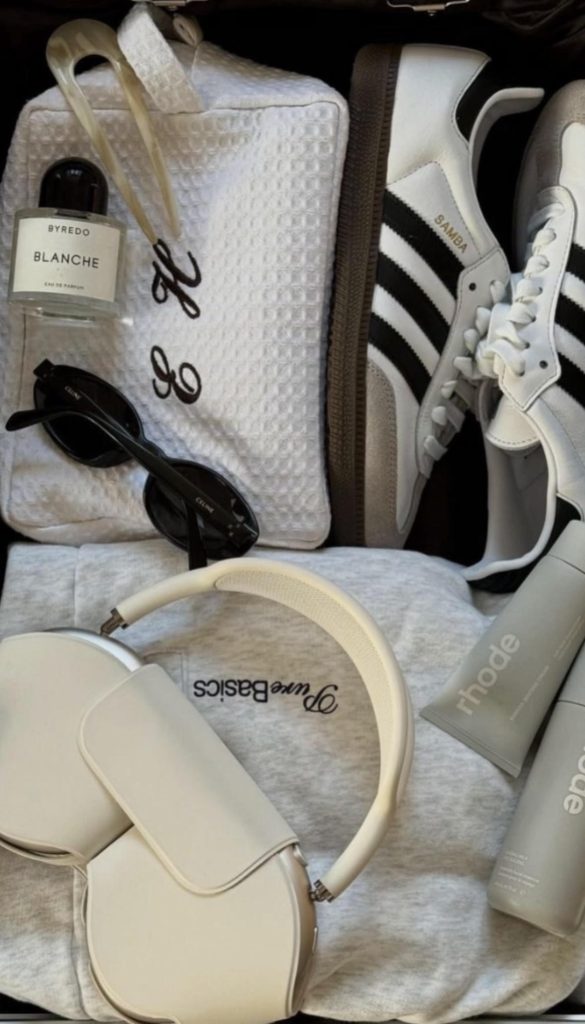 Chic Travel Details Outfits