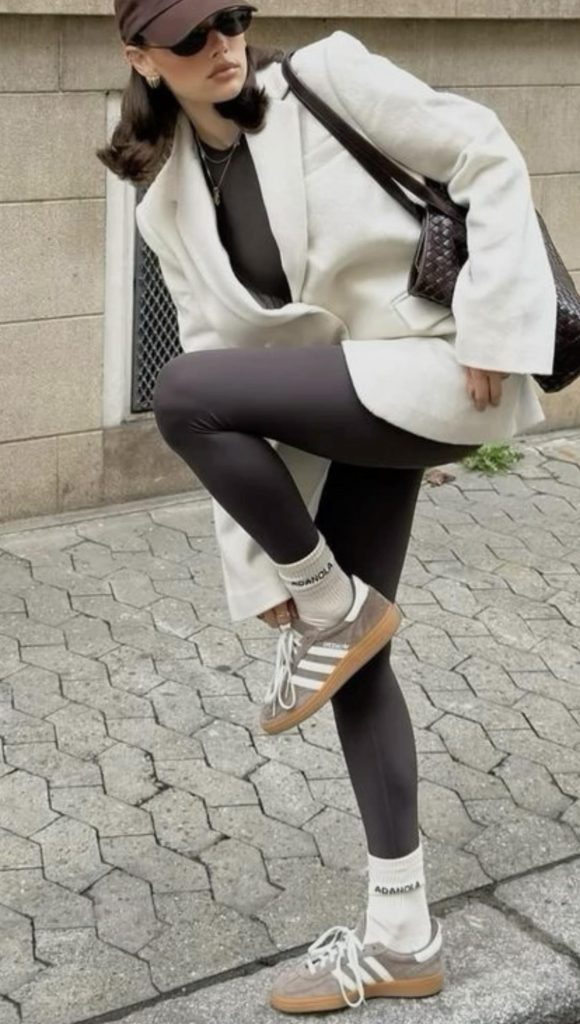 Leggings and Sneakers Spring Travel Outfits