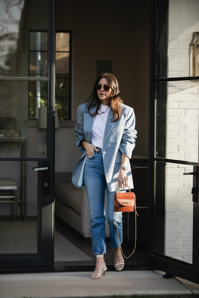 How to Dress Up A T-Shirt