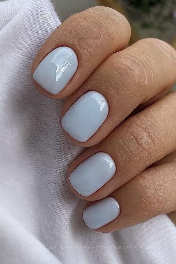 Baby Blue Short manicure
