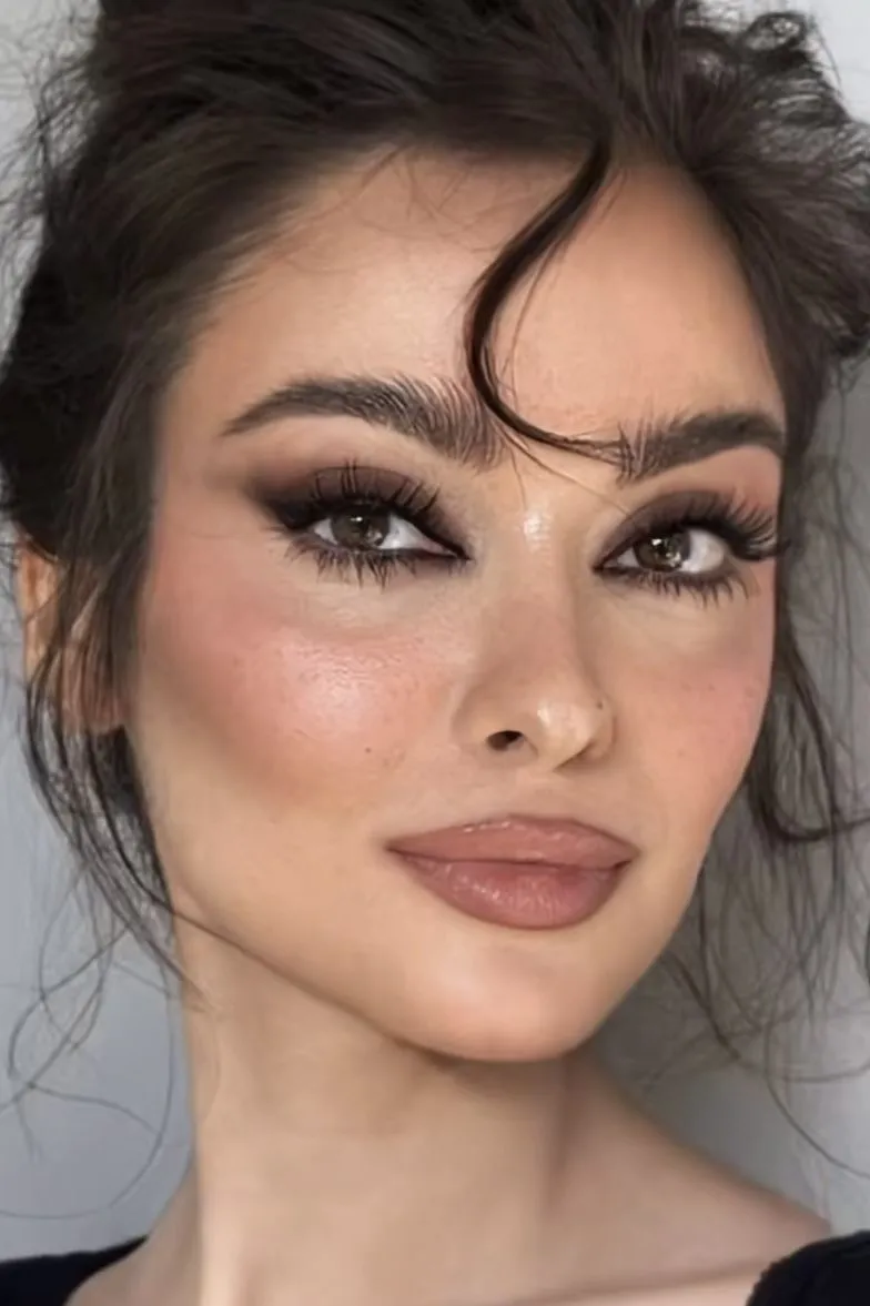 Goth-Nostalgia Glam makeup