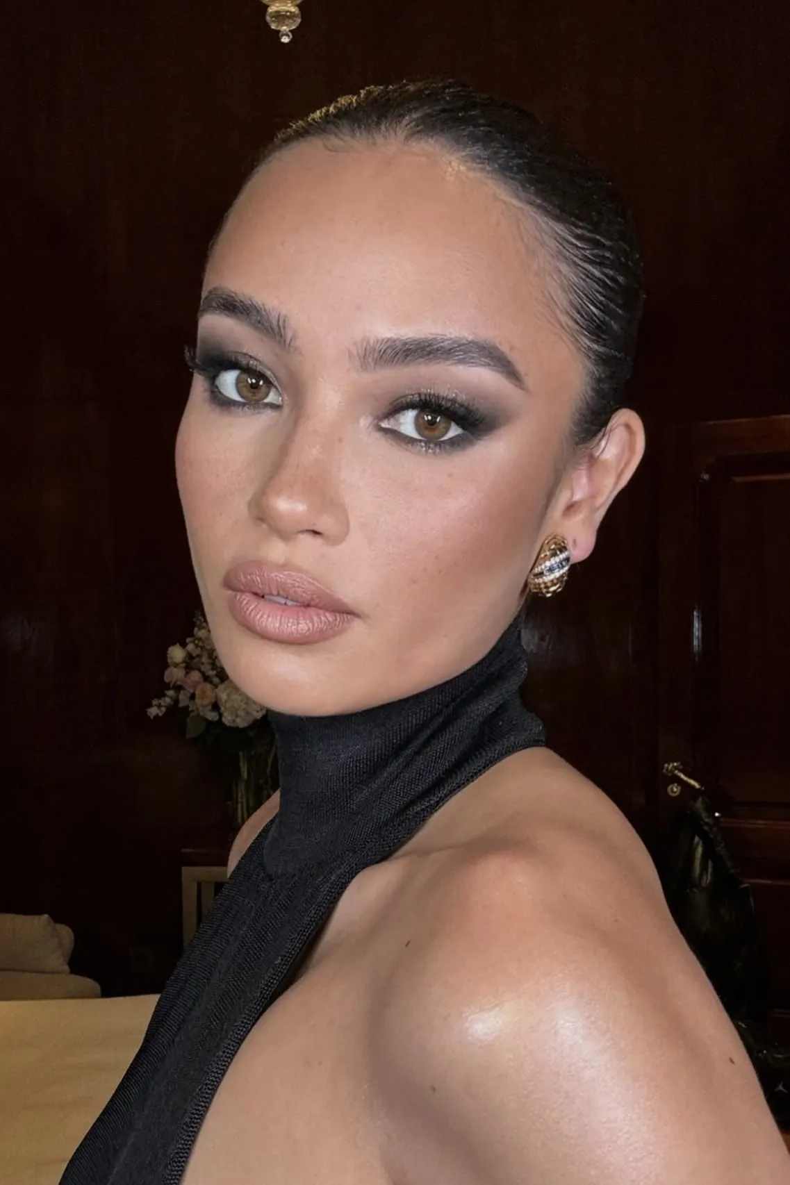 Goth-Nostalgia Glam makeup look