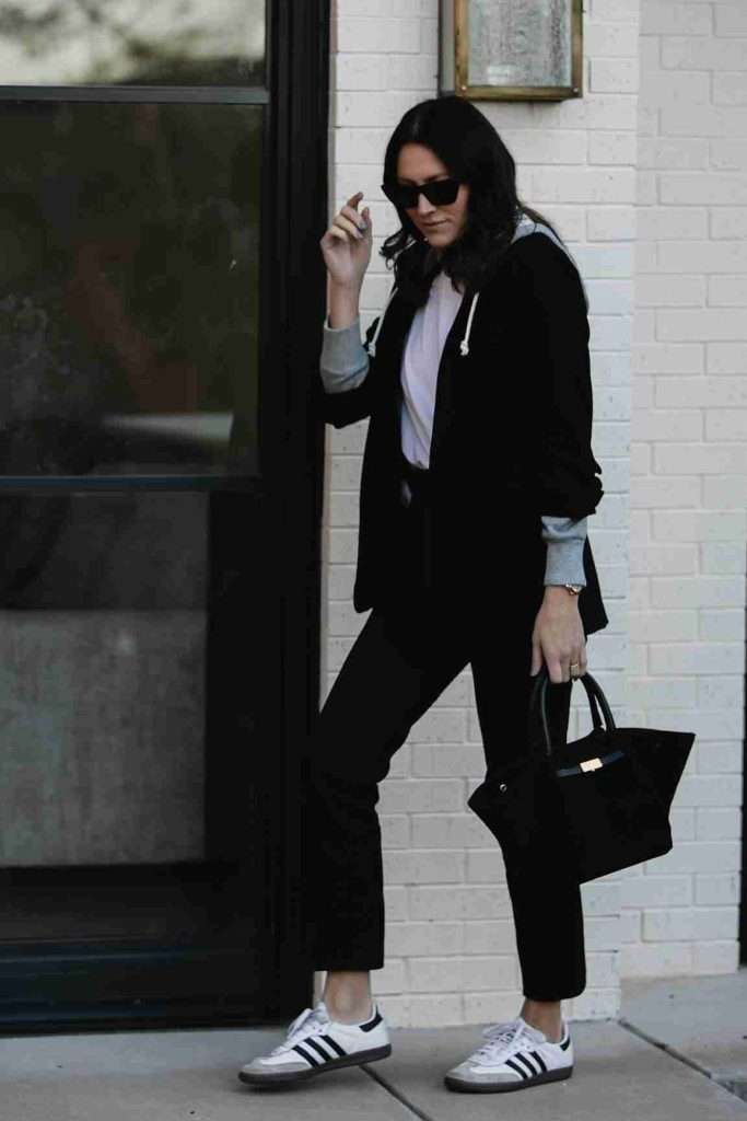 Black Mom Jeans Outfit Ideas