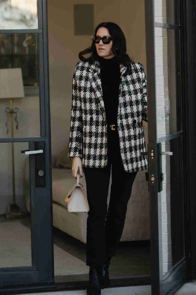 Black Mom Jeans winter outfit