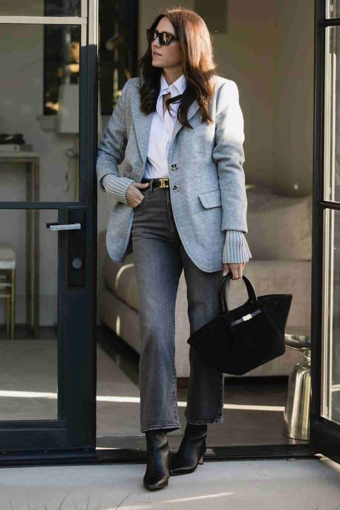 Blazer and High Waisted Mom Jeans Outfit Idea