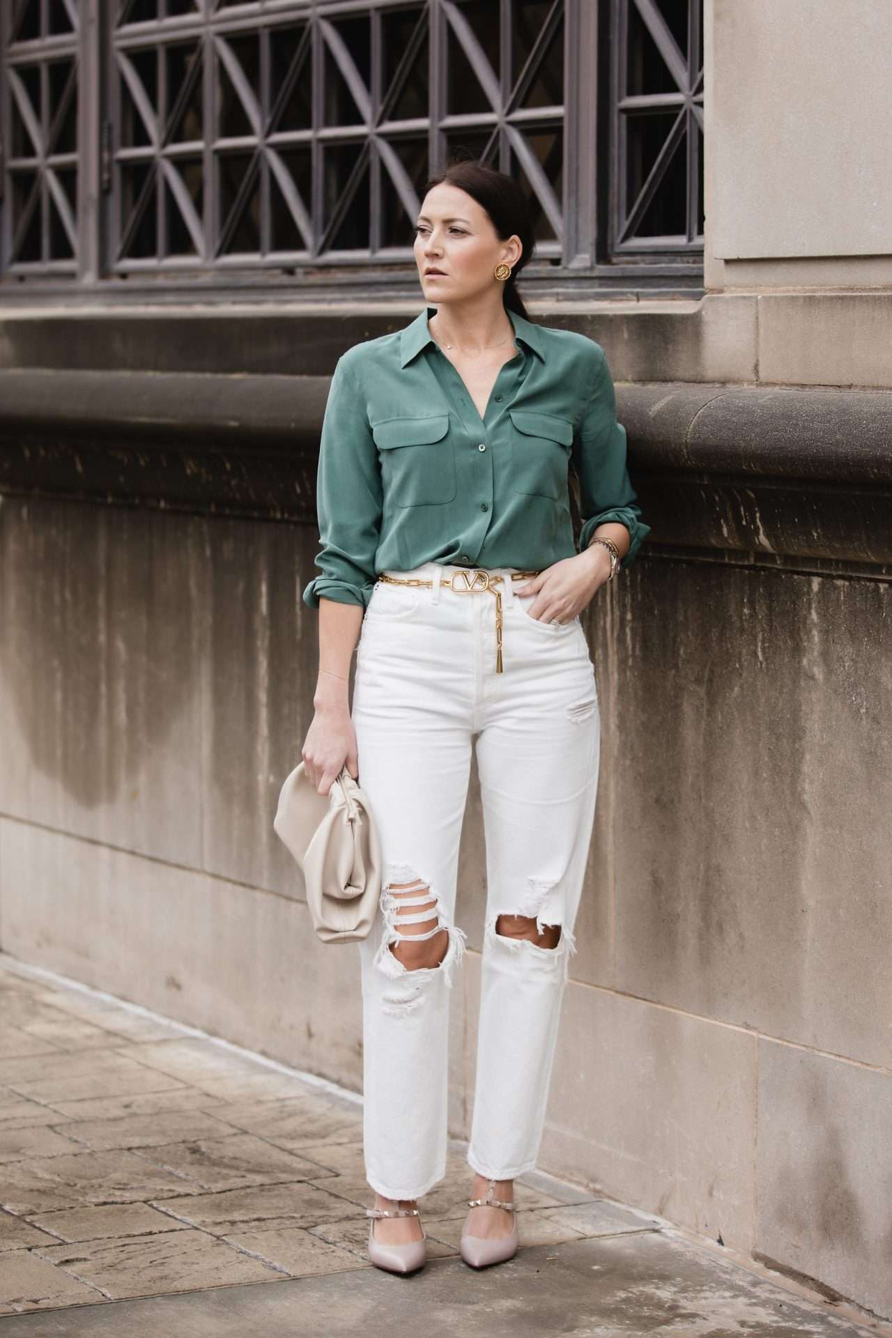 Holiday Loosely Fitted Mom Jeans Outfit