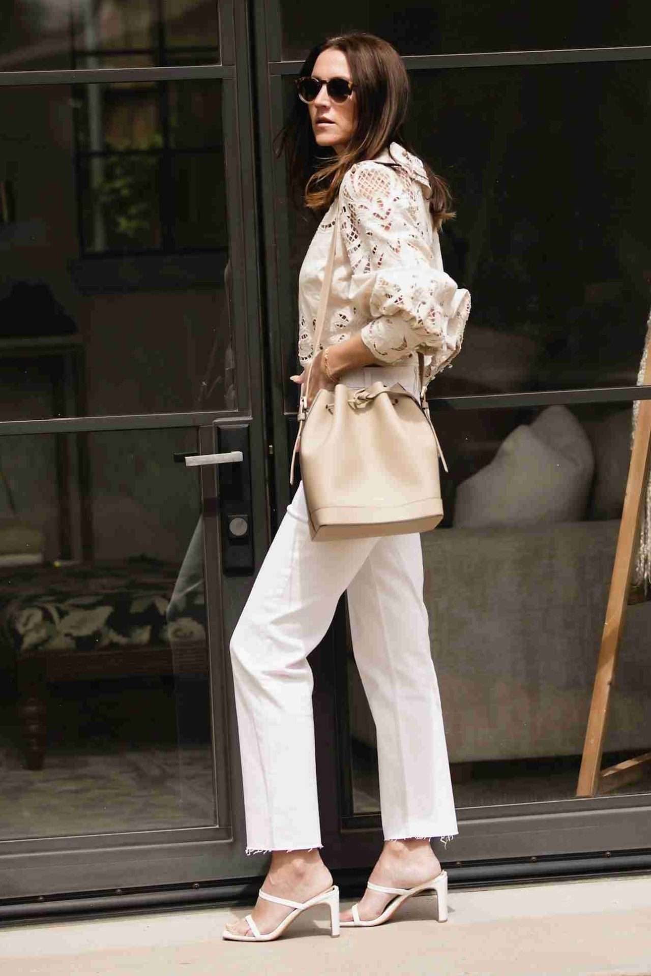 White Mom Jeans Outfit Ideas