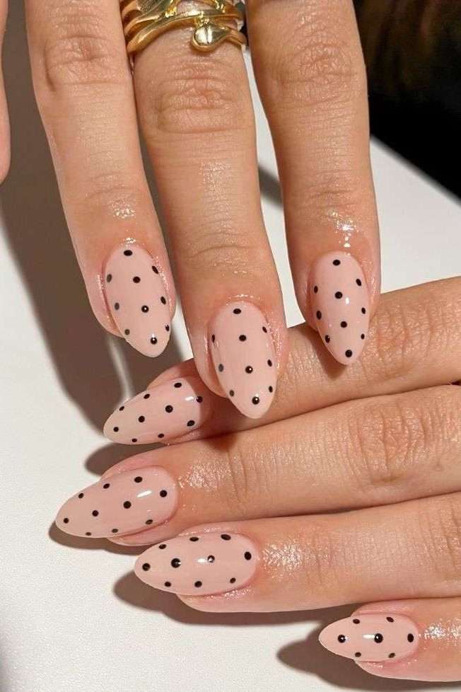 Polka Dot February Nails inspo