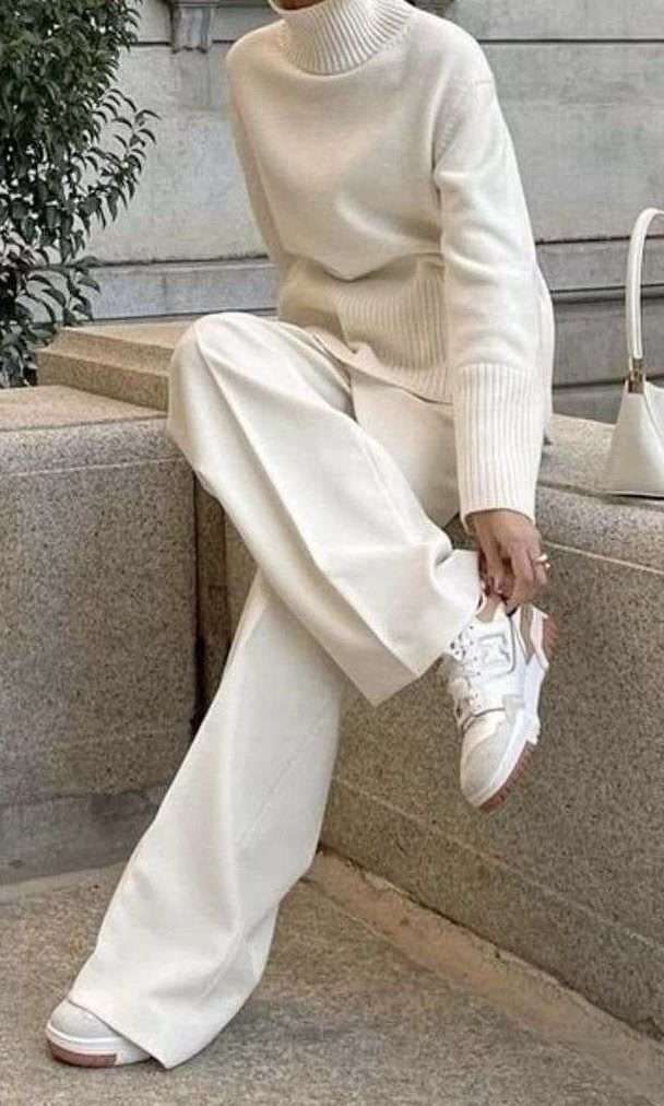 Cream & White Monochrome Outfit Ideas For Winter